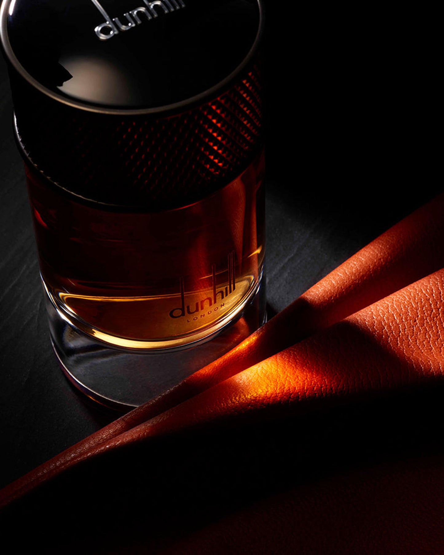 مجموعة دانهيل سيجنتشر - عطر بريتيش ليذر للجنسين، أو دو برفوم، 100 مل، بخاخ طبيعي