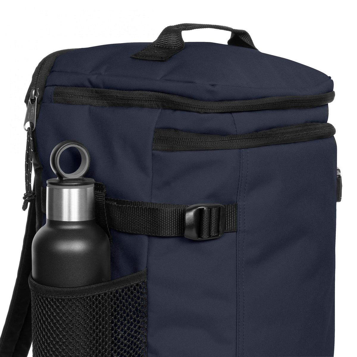 حقيبة دفل متوسطة Eastpak Carry Pack باللون الأزرق الفاتح