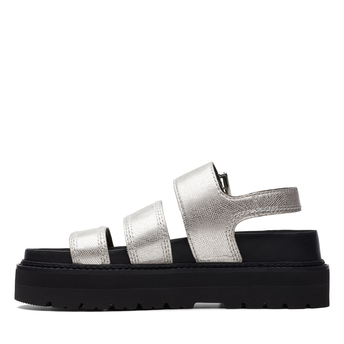 Clarks  Orianna Over (مقاس عادي)