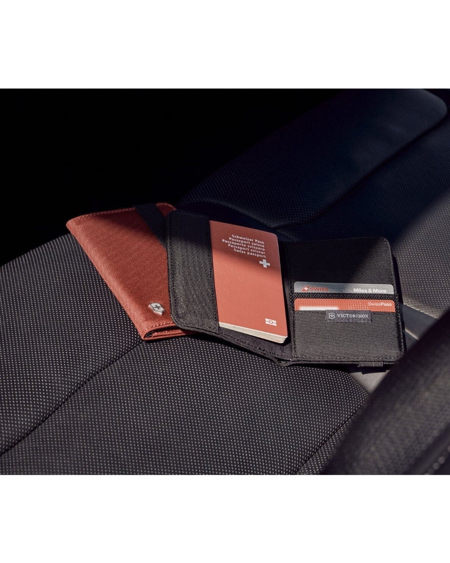 حامل جواز السفر Victorinox Travel Accessories 5.0