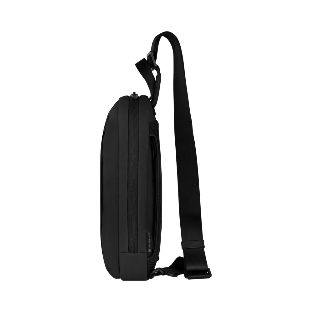 حقيبة كتف فيكتورينوكس Travel Essentials سوداء