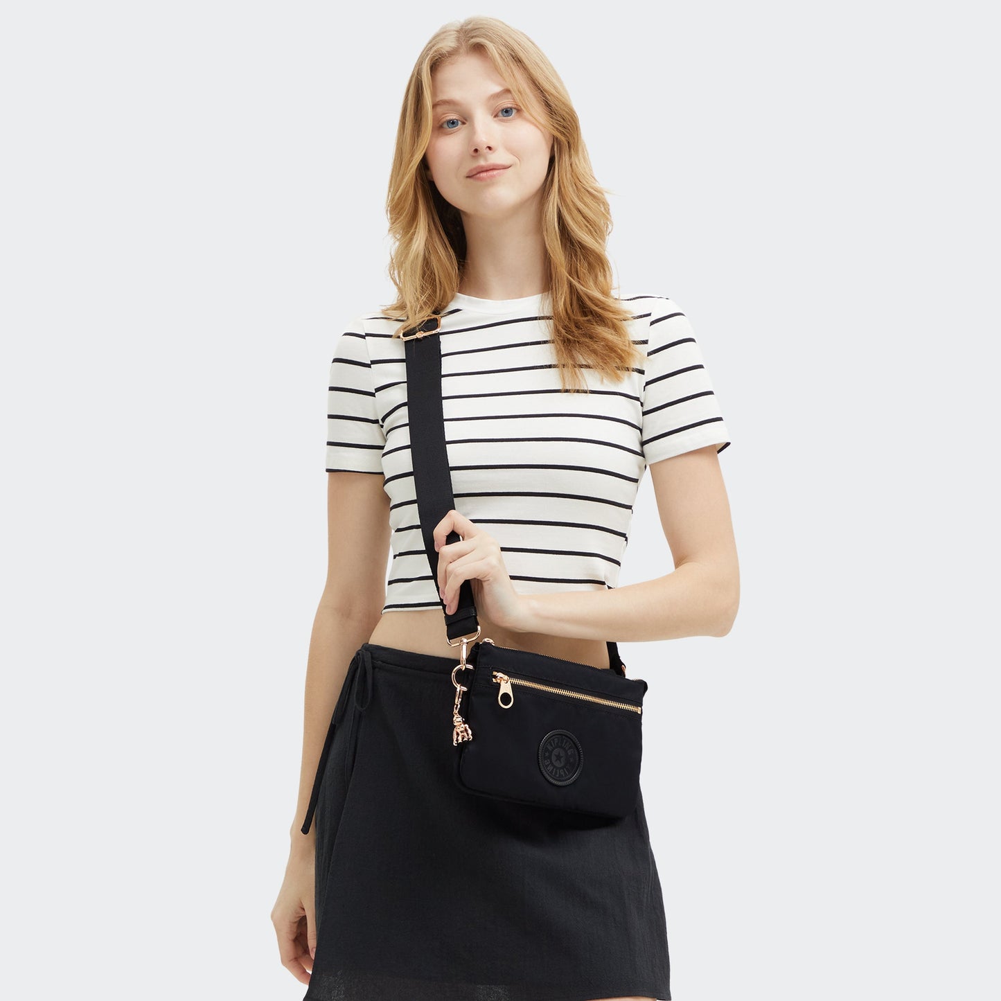 Kipling Riri Zip بلون أسود وردي توابل Small Crossbody I3302-62Q