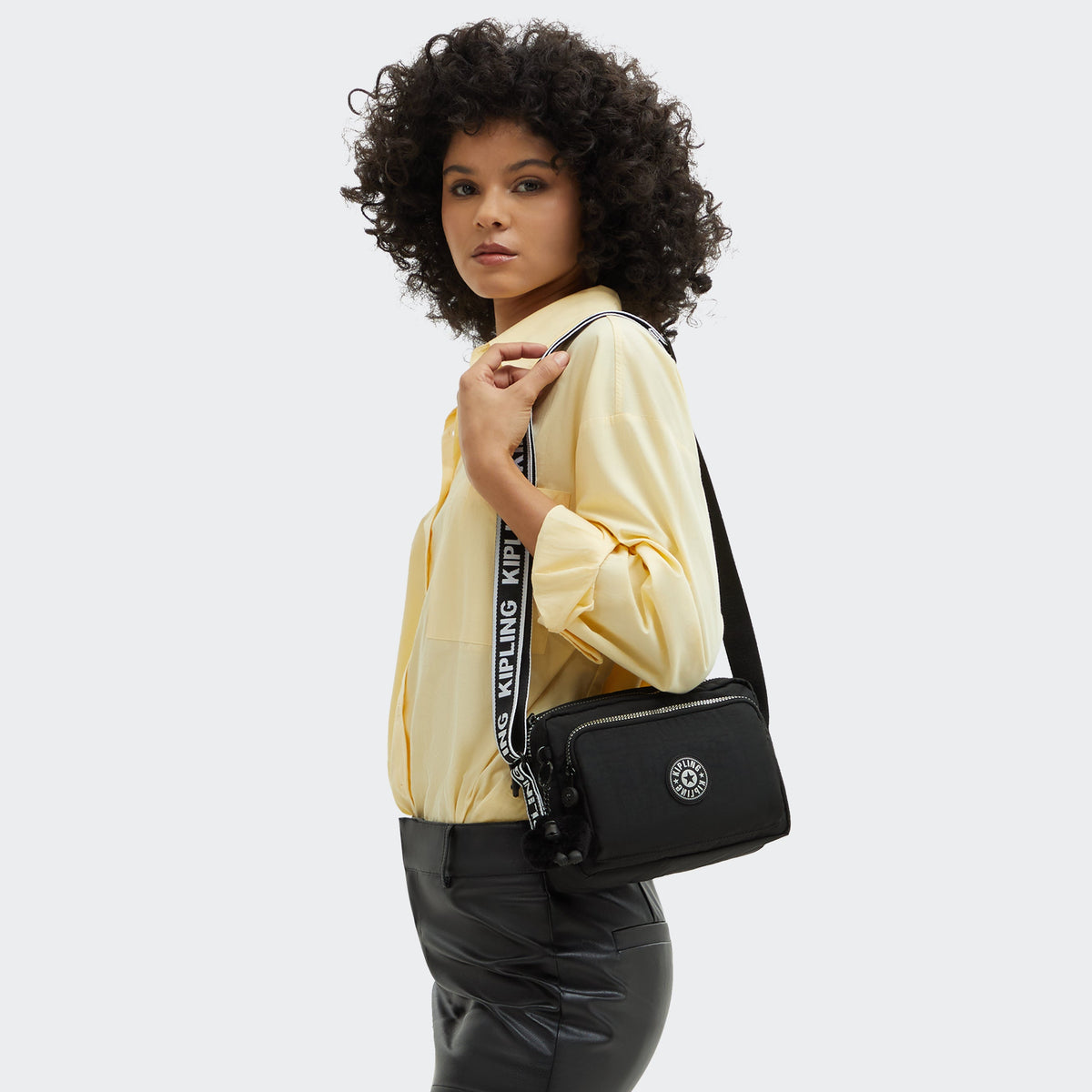 حقيبة كروسبودي متوسطة Kipling Abanu M Zip Glorious Silver I5986-9SB