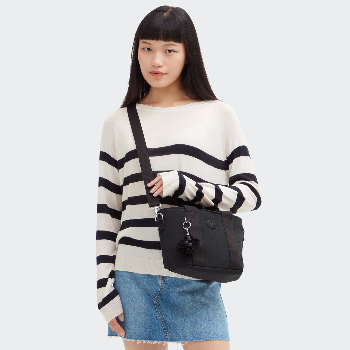 حقيبة كتف KIPLING Minta Black Noir صغيرة (مع حزام كتف قابل للإزالة) I7541-P39