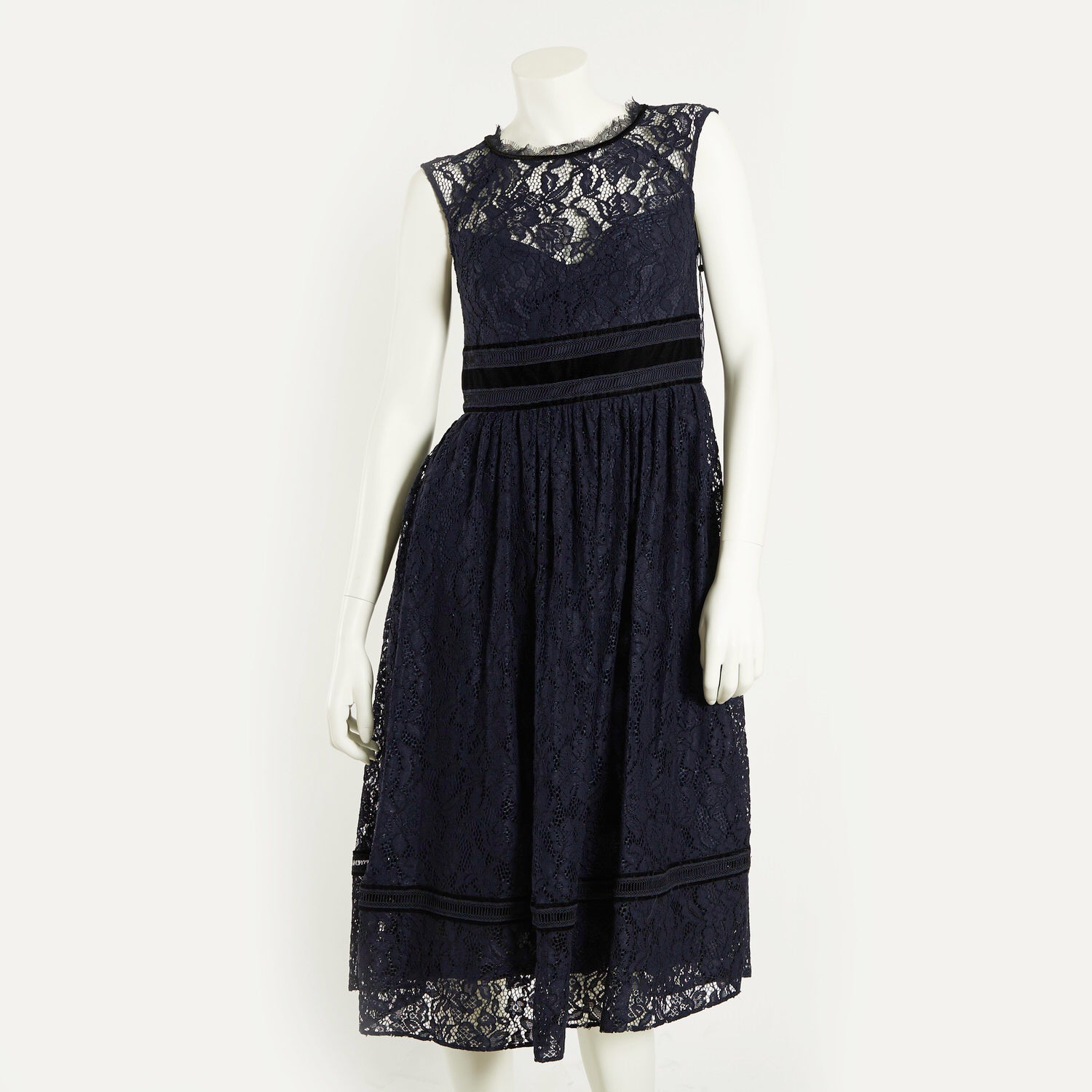 SHORT LACE DRESS