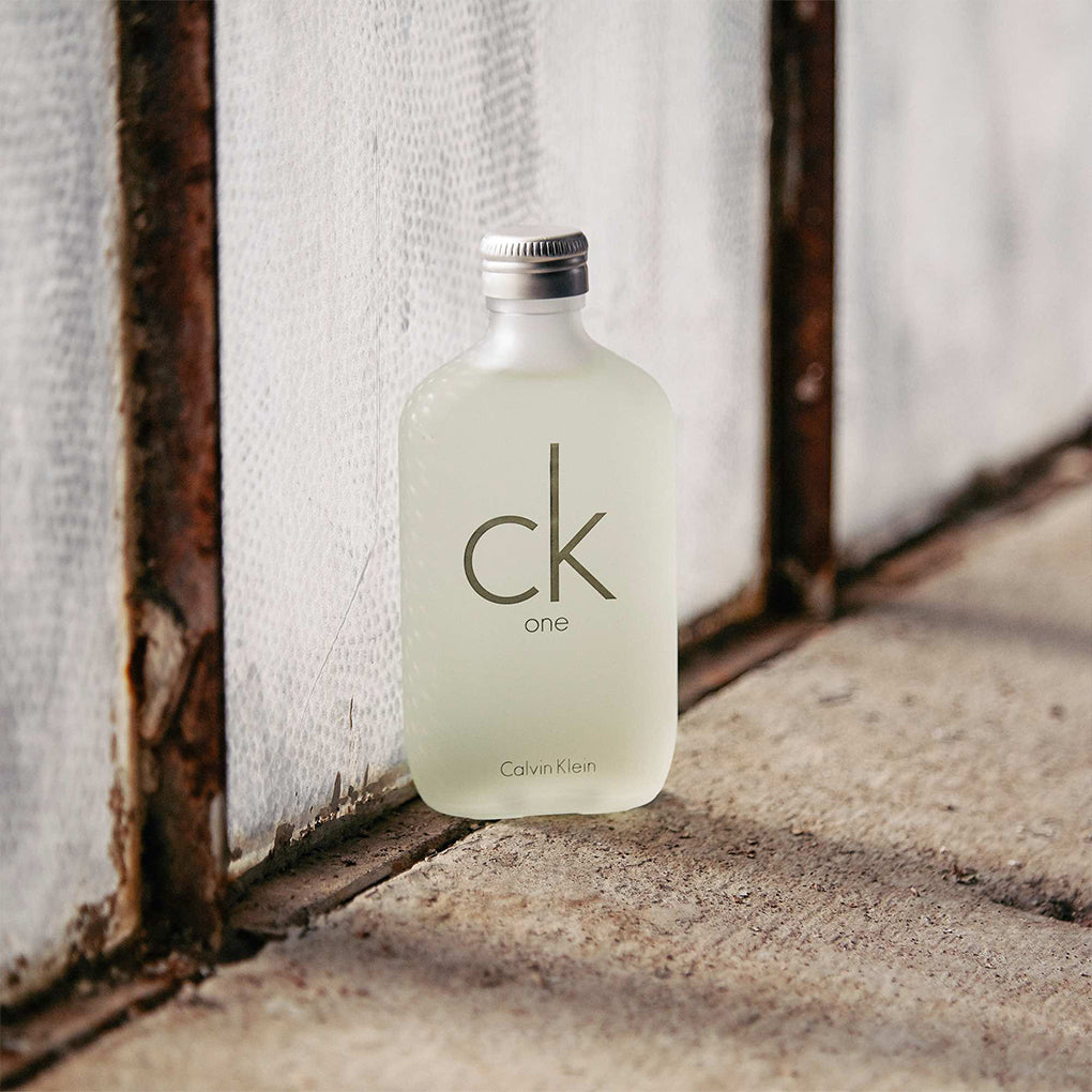 CK One للرجال بخاخ طبيعي ماء تواليت 100 مل